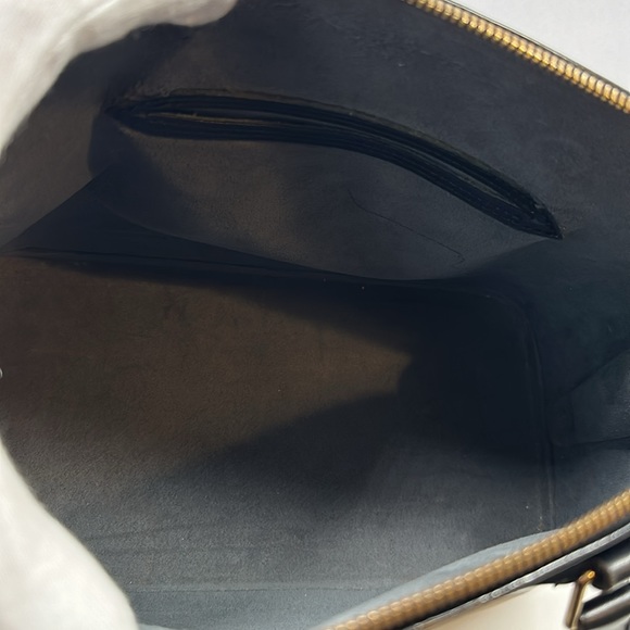 Authenticated LOUIS VUITTON Alma Epi PM w/ dust bag- Black - Picture 13 of 16